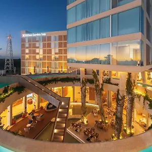 4* מלון Hilton Garden Airport